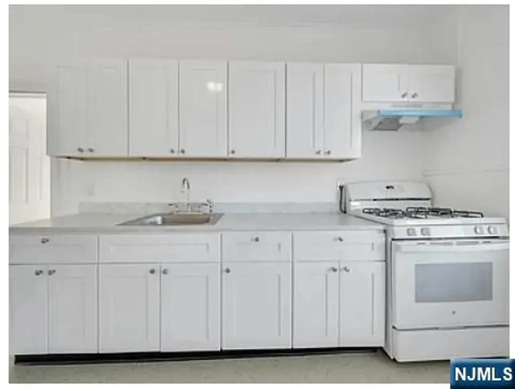 649 New Jersey Avenue Lyndhurst NJ 07071