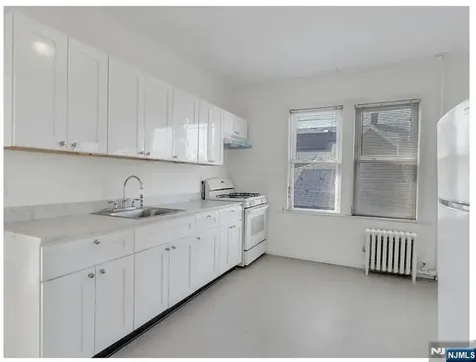 649 New Jersey Avenue Lyndhurst NJ 07071