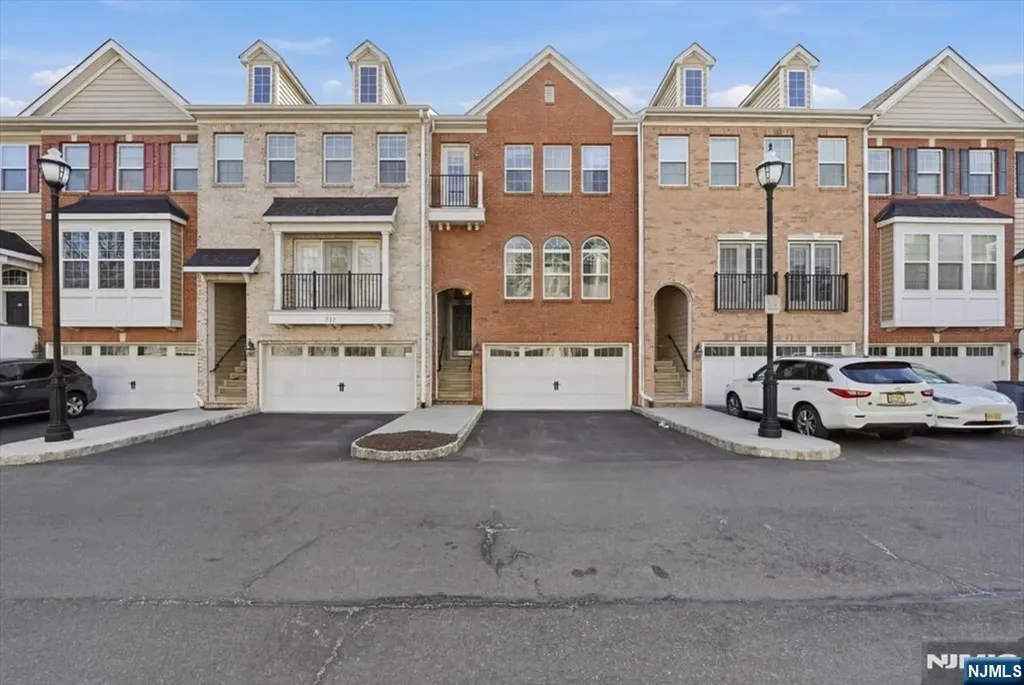 41 Creekside Court Secaucus NJ 07094