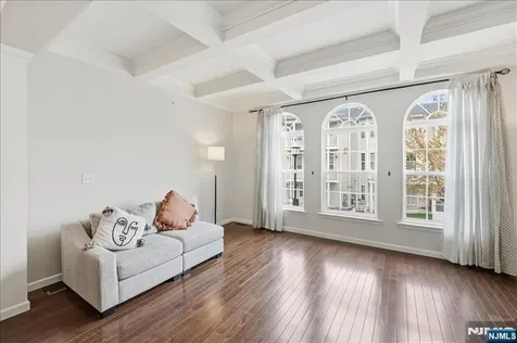 41 Creekside Court Secaucus NJ 07094