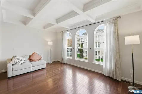 41 Creekside Court Secaucus NJ 07094