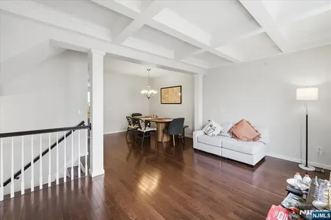 41 Creekside Court Secaucus NJ 07094