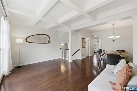 41 Creekside Court Secaucus NJ 07094