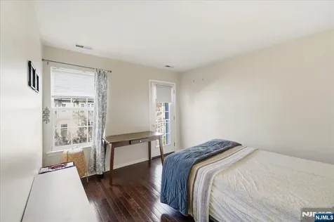 41 Creekside Court Secaucus NJ 07094