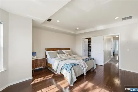 41 Creekside Court Secaucus NJ 07094