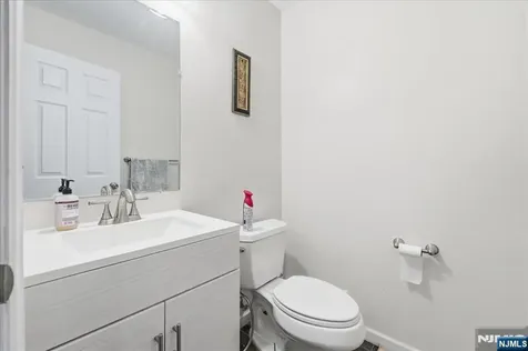 41 Creekside Court Secaucus NJ 07094