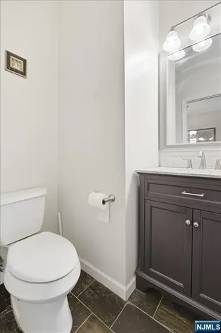 41 Creekside Court Secaucus NJ 07094