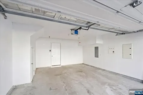 41 Creekside Court Secaucus NJ 07094