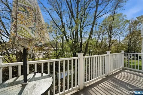 41 Creekside Court Secaucus NJ 07094