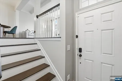 41 Creekside Court Secaucus NJ 07094