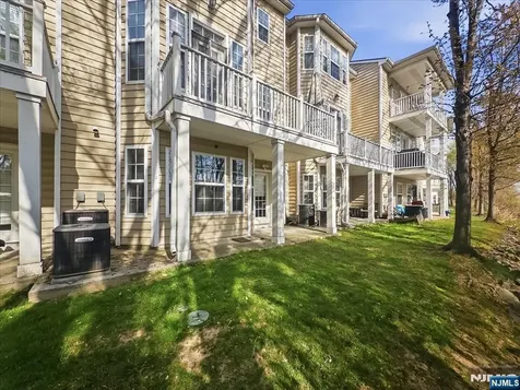 41 Creekside Court Secaucus NJ 07094