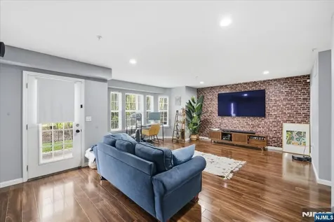 41 Creekside Court Secaucus NJ 07094