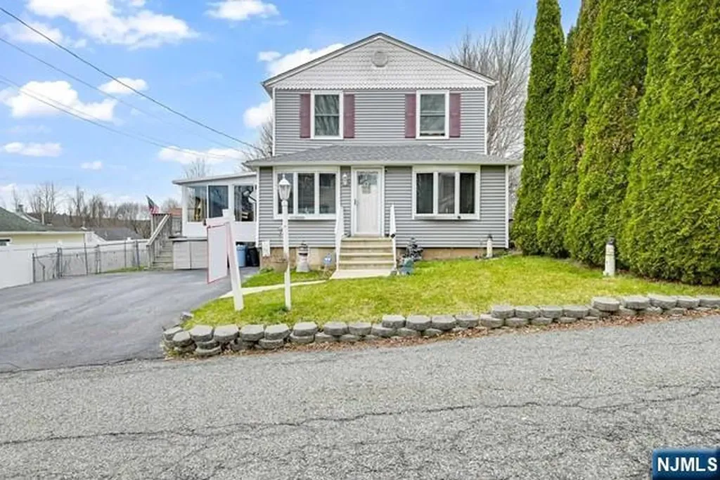 22 Glenridge Road West Milford NJ 07421