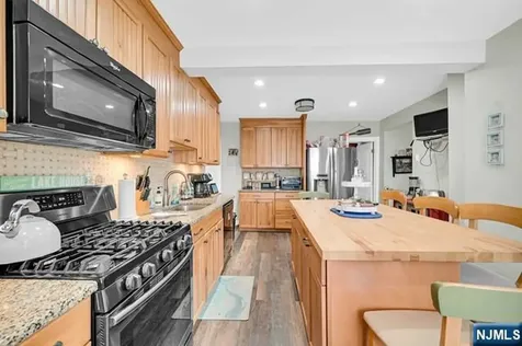 22 Glenridge Road West Milford NJ 07421