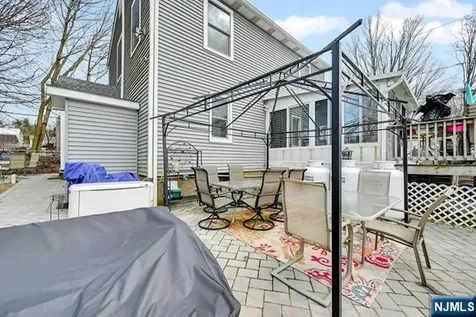22 Glenridge Road West Milford NJ 07421