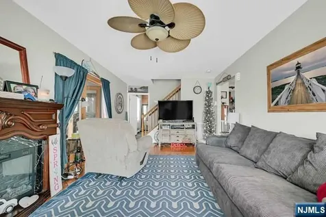 22 Glenridge Road West Milford NJ 07421