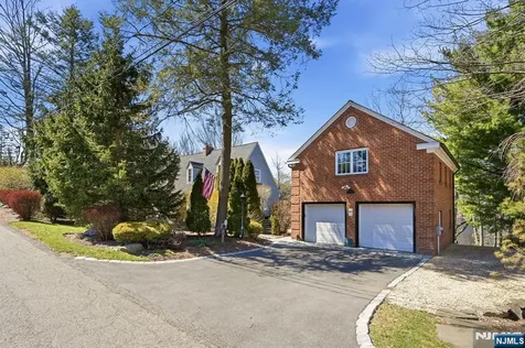 173 Point Breeze Drive West Milford NJ 07421