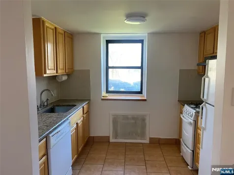 2329 Hudson Fort Lee NJ 07024