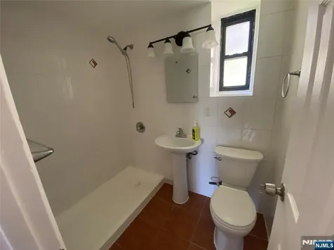 2329 Hudson Fort Lee NJ 07024