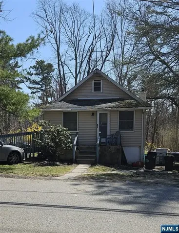 5 Banker Road West Milford NJ 07421