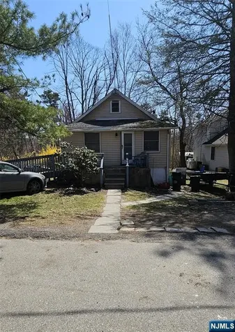 5 Banker Road West Milford NJ 07421