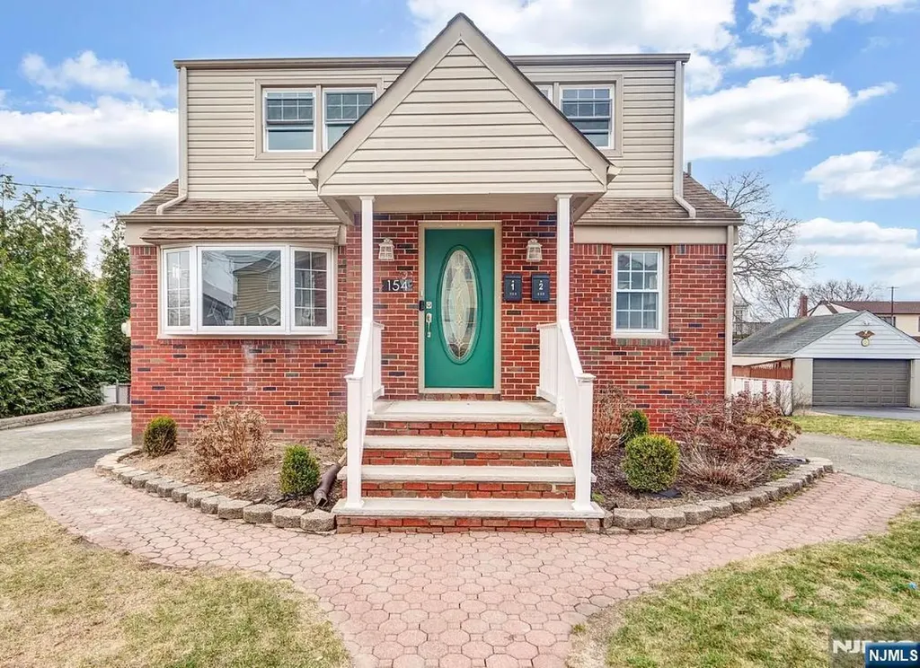 154 Orchard Street Elmwood Park NJ 07407