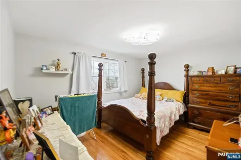 154 Orchard Street Elmwood Park NJ 07407