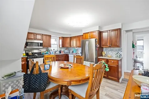 154 Orchard Street Elmwood Park NJ 07407