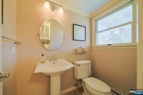 412 Eric Lane Northvale NJ 07647