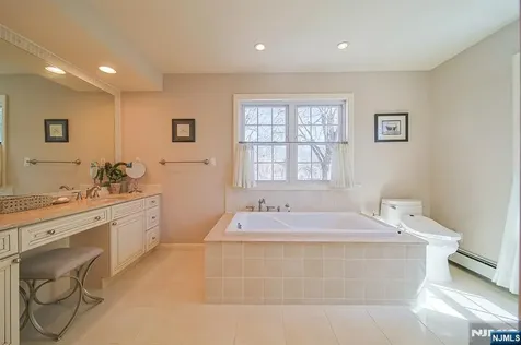 412 Eric Lane Northvale NJ 07647