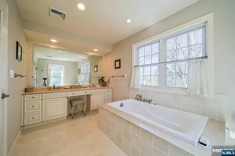 412 Eric Lane Northvale NJ 07647