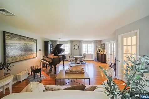 412 Eric Lane Northvale NJ 07647