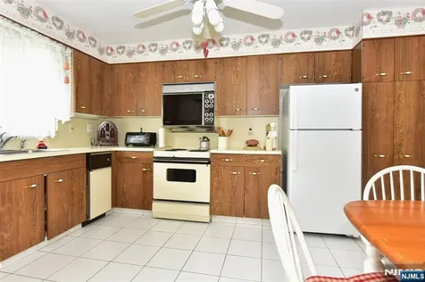 9 Parsons Court Mahwah NJ 07430