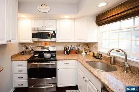 11 S Maple Avenue Park Ridge NJ 07656