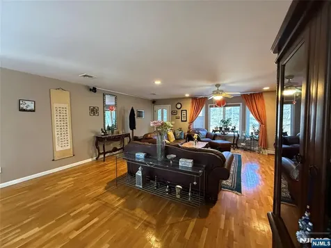 257B 5th Street Palisades Park NJ 07650