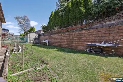 318 3rd Street Palisades Park NJ 07650