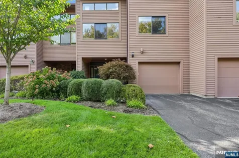 84 Windsor Circle Twp Of Washington NJ 07676
