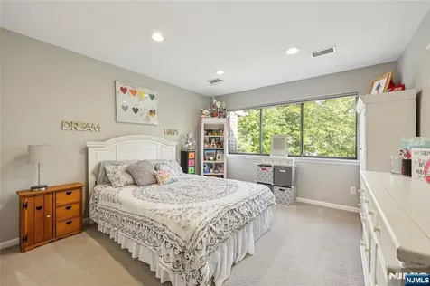 84 Windsor Circle Twp Of Washington NJ 07676