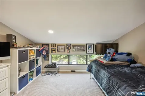 84 Windsor Circle Twp Of Washington NJ 07676
