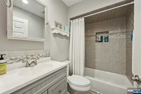 84 Windsor Circle Twp Of Washington NJ 07676