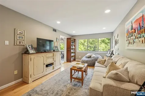 84 Windsor Circle Twp Of Washington NJ 07676