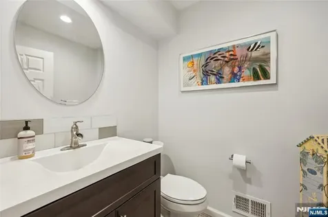 84 Windsor Circle Twp Of Washington NJ 07676