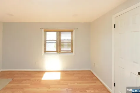 203 New York Avenue Bergenfield NJ 07621