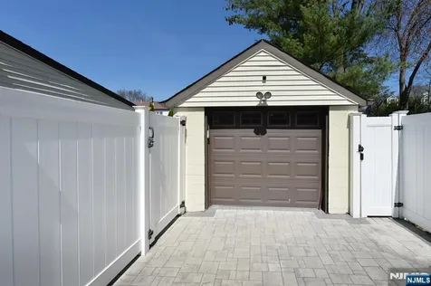 203 New York Avenue Bergenfield NJ 07621