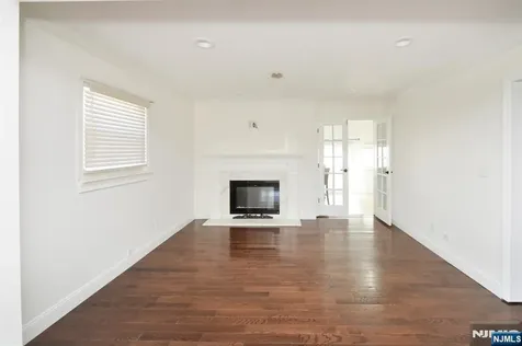203 New York Avenue Bergenfield NJ 07621