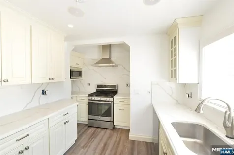 203 New York Avenue Bergenfield NJ 07621