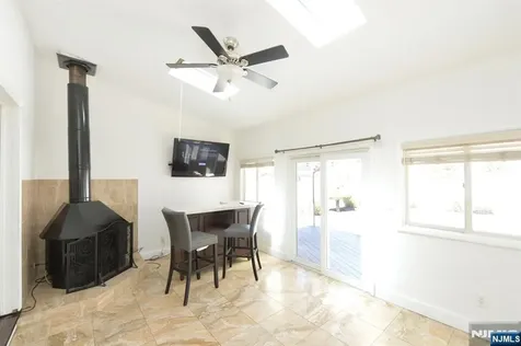 203 New York Avenue Bergenfield NJ 07621