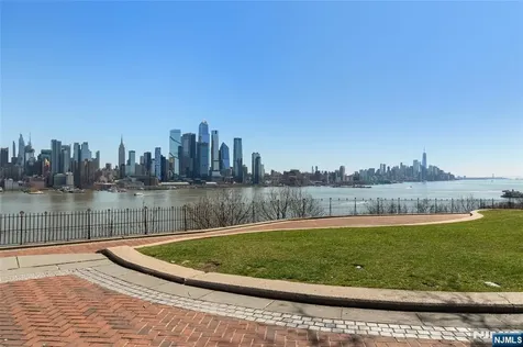 4301 Park Avenue Union City NJ 07087
