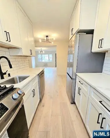 188 Hillside Avenue Leonia NJ 07605