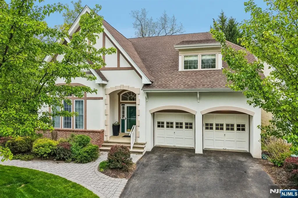 2 Winding Ridge Oakland NJ 07436